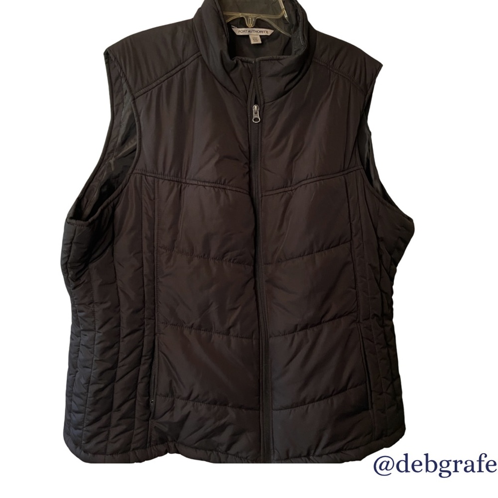 Port Authority 4X Women's Puffy Vest
Black Quilted Vest P2P:29” L:25”